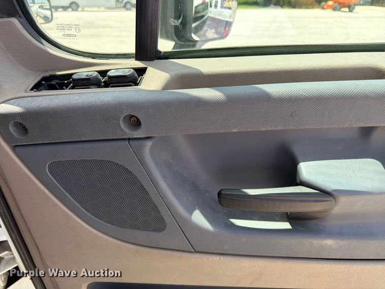 image for item FK3112 2016 Freightliner Cascadia semi truck