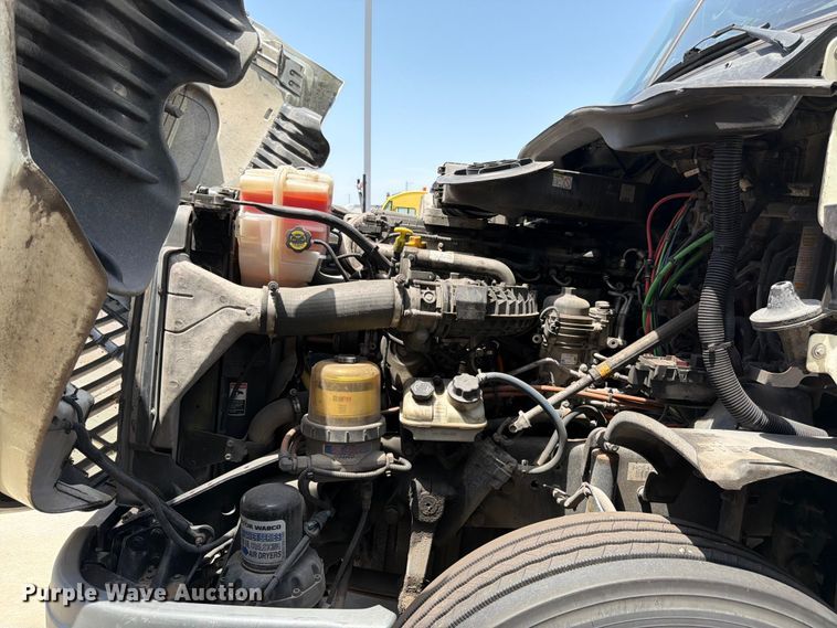 image for item FK3112 2016 Freightliner Cascadia semi truck