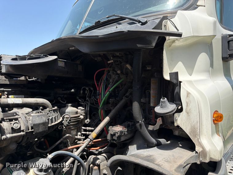 image for item FK3112 2016 Freightliner Cascadia semi truck