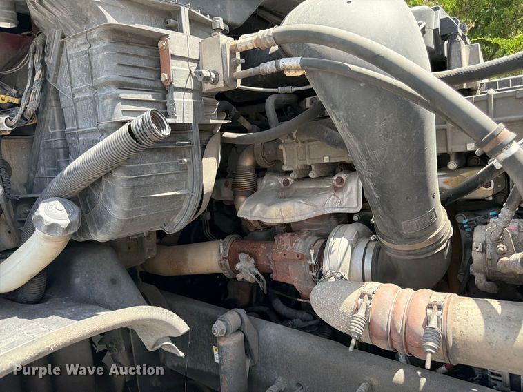 image for item FK3112 2016 Freightliner Cascadia semi truck