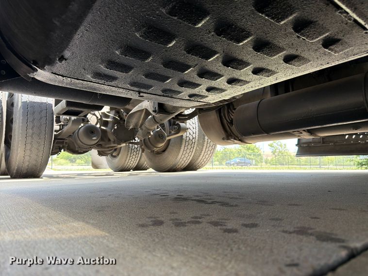 image for item FK3112 2016 Freightliner Cascadia semi truck