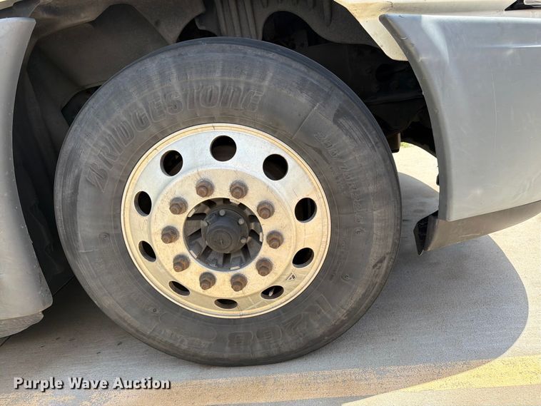image for item FK3112 2016 Freightliner Cascadia semi truck