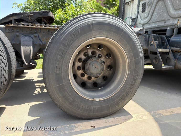 image for item FK3112 2016 Freightliner Cascadia semi truck
