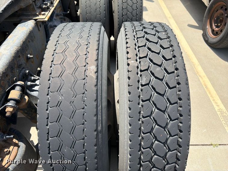 image for item FK3112 2016 Freightliner Cascadia semi truck