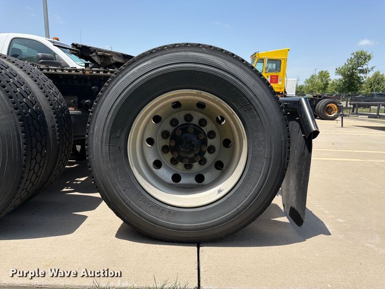 image for item FK3112 2016 Freightliner Cascadia semi truck