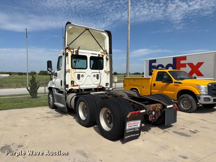 image for item FK3118 2017 Freightliner Cascadia semi truck