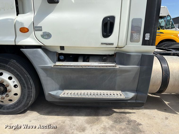 image for item FK3118 2017 Freightliner Cascadia semi truck