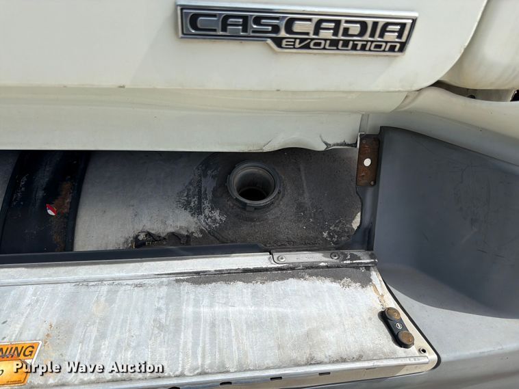 image for item FK3118 2017 Freightliner Cascadia semi truck