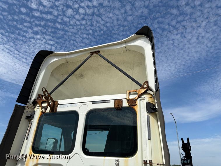 image for item FK3118 2017 Freightliner Cascadia semi truck