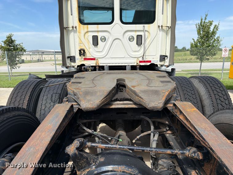 image for item FK3118 2017 Freightliner Cascadia semi truck