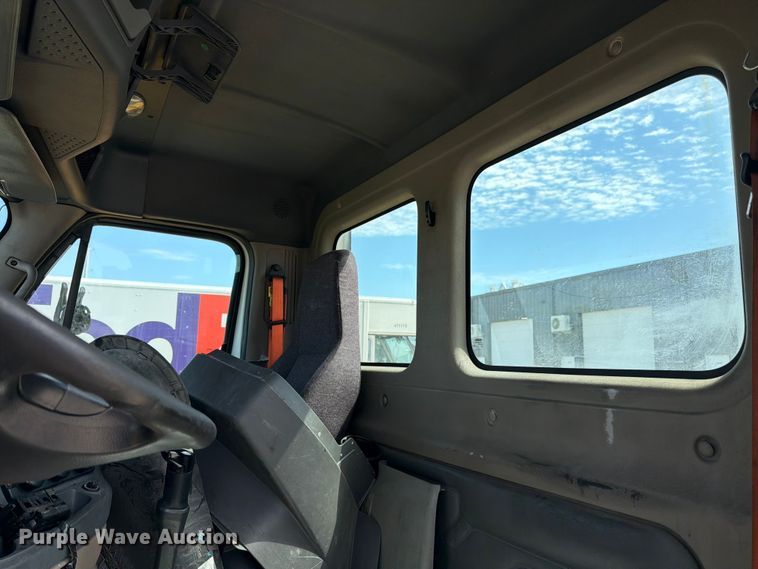 image for item FK3118 2017 Freightliner Cascadia semi truck