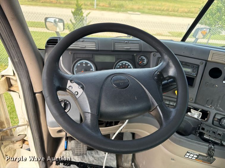 image for item FK3118 2017 Freightliner Cascadia semi truck