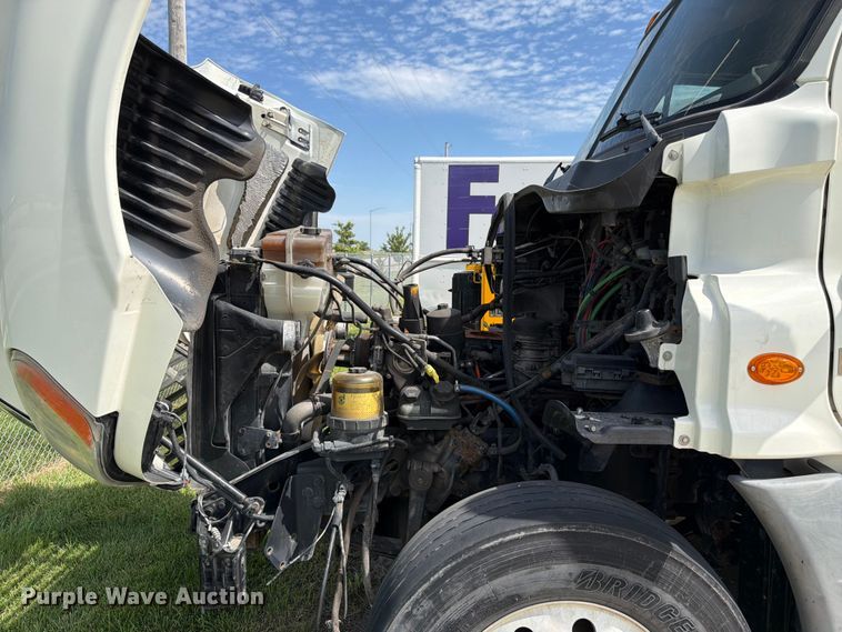 image for item FK3118 2017 Freightliner Cascadia semi truck