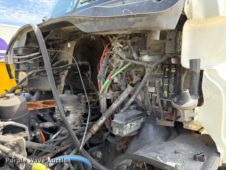 image for item FK3118 2017 Freightliner Cascadia semi truck