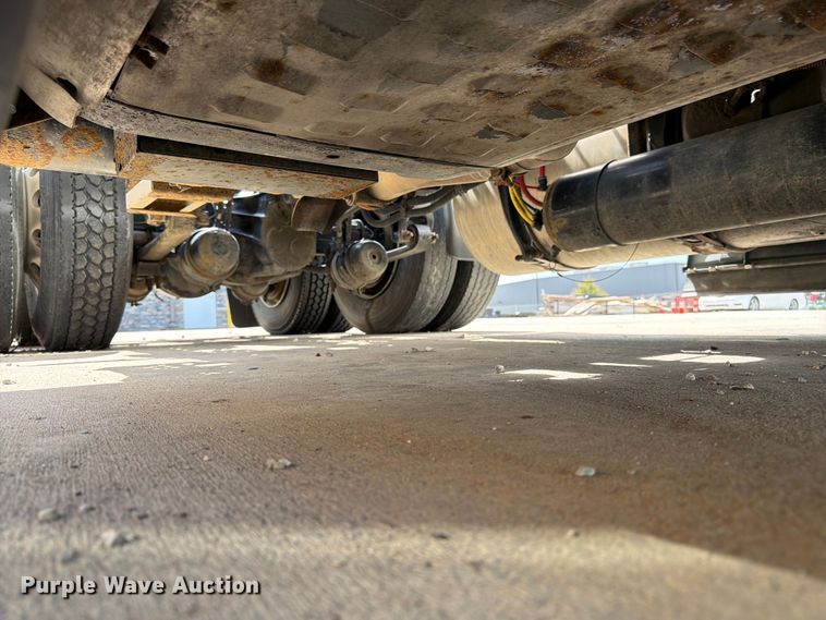 image for item FK3118 2017 Freightliner Cascadia semi truck