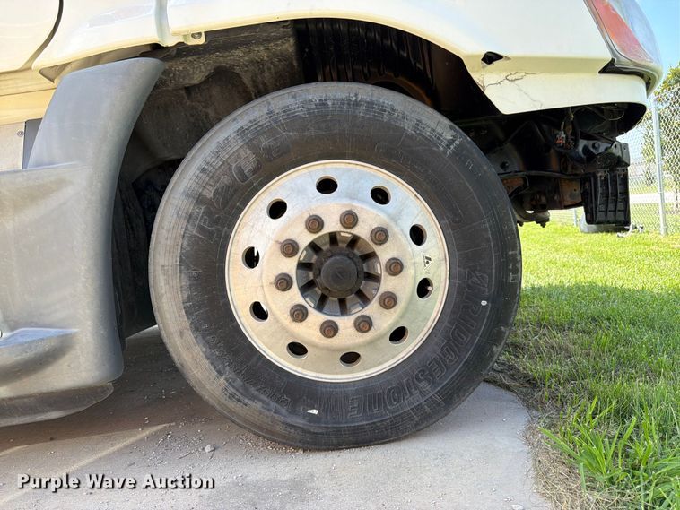 image for item FK3118 2017 Freightliner Cascadia semi truck