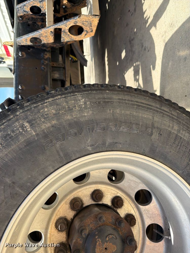 image for item FK3118 2017 Freightliner Cascadia semi truck