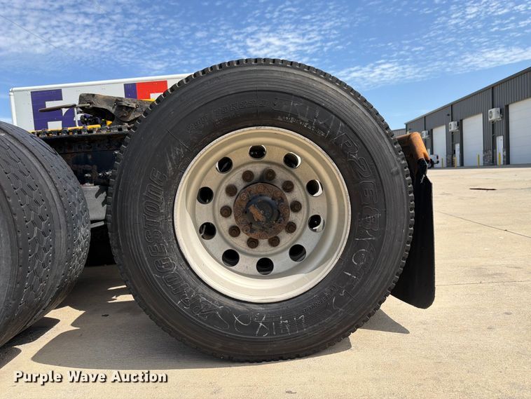 image for item FK3118 2017 Freightliner Cascadia semi truck