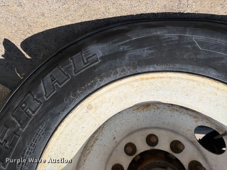 image for item FK3146 2015 Vanguard dry van trailer