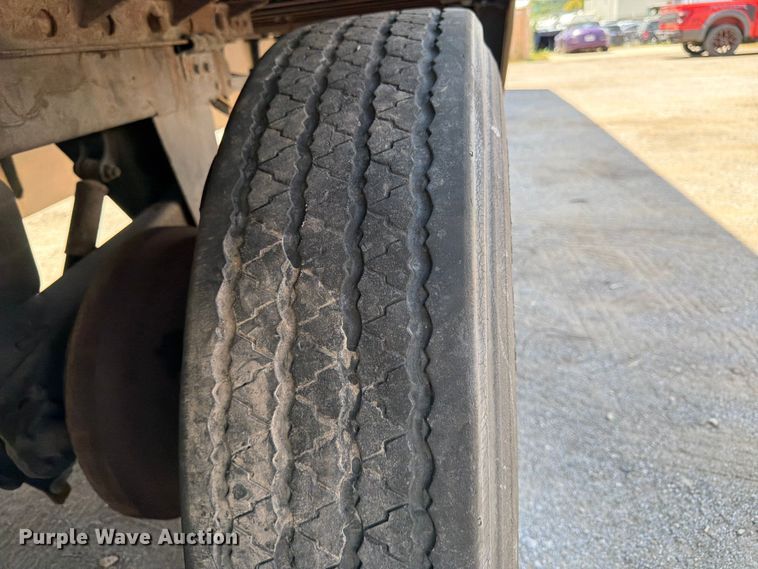 image for item FK3146 2015 Vanguard dry van trailer