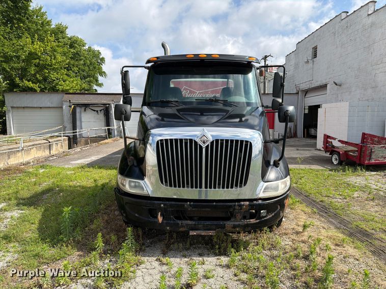 image for item FK4048 2007 International 8600 semi truck