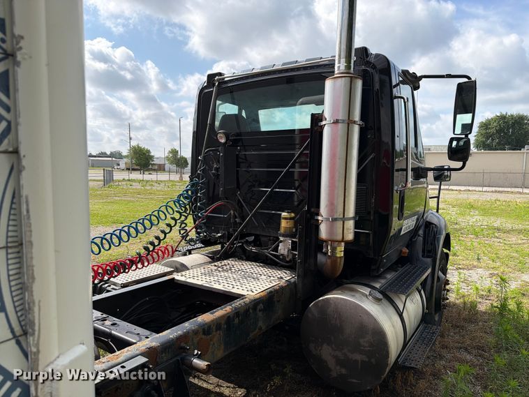 image for item FK4048 2007 International 8600 semi truck