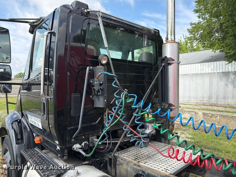 image for item FK4048 2007 International 8600 semi truck