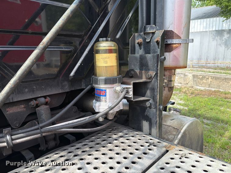 image for item FK4048 2007 International 8600 semi truck