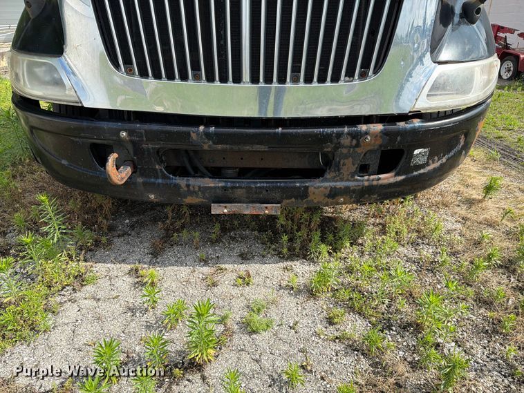 image for item FK4048 2007 International 8600 semi truck