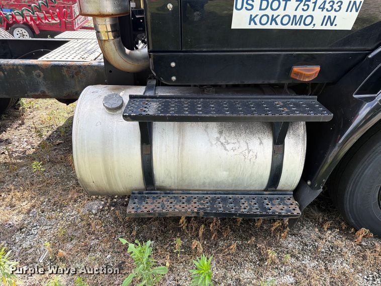 image for item FK4048 2007 International 8600 semi truck