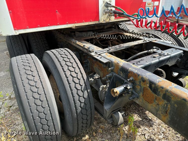 image for item FK4048 2007 International 8600 semi truck