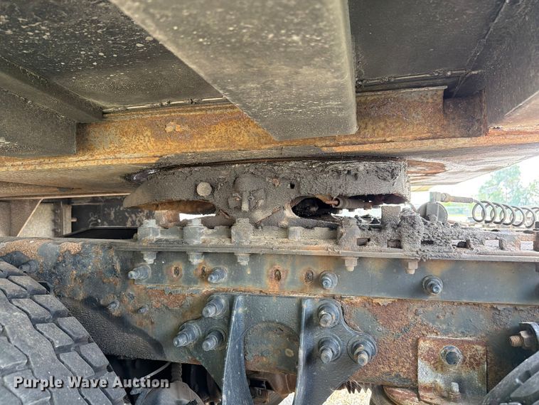 image for item FK4048 2007 International 8600 semi truck