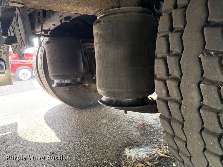 image for item FK4048 2007 International 8600 semi truck