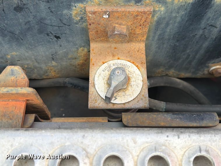 image for item FK4048 2007 International 8600 semi truck