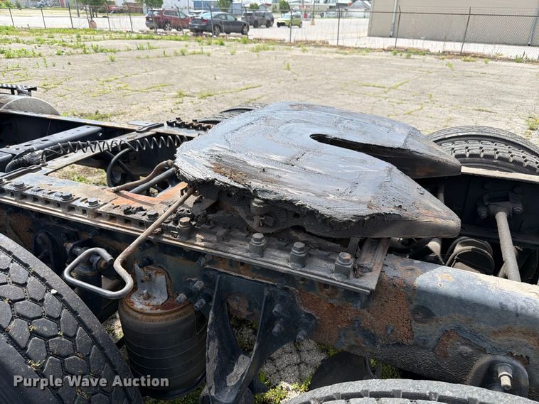 image for item FK4048 2007 International 8600 semi truck