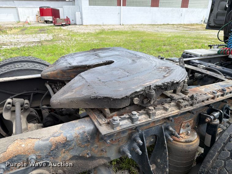 image for item FK4048 2007 International 8600 semi truck