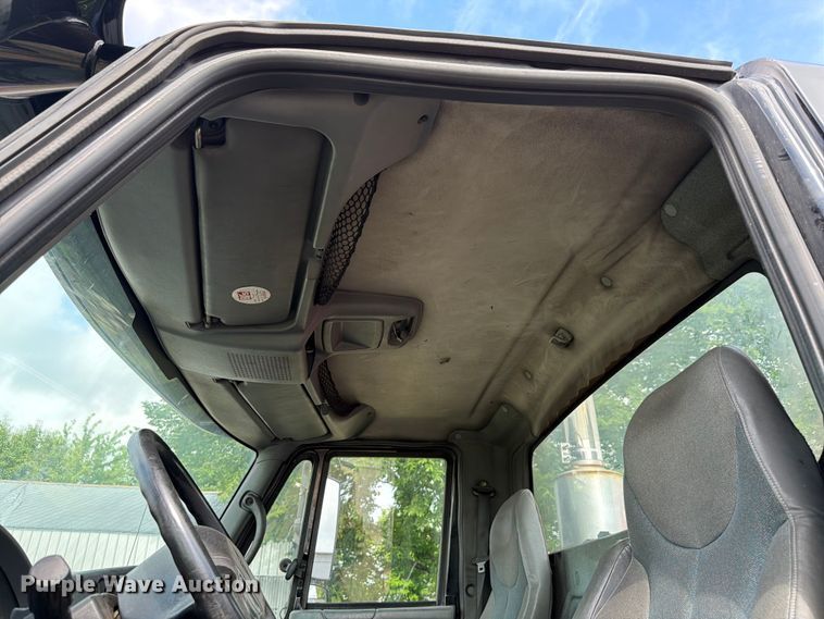 image for item FK4048 2007 International 8600 semi truck