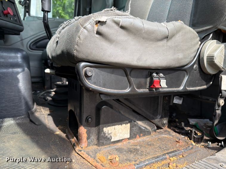 image for item FK4048 2007 International 8600 semi truck