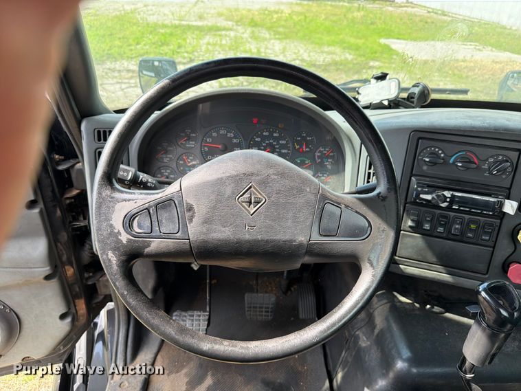 image for item FK4048 2007 International 8600 semi truck