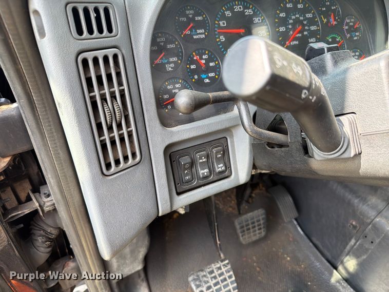 image for item FK4048 2007 International 8600 semi truck