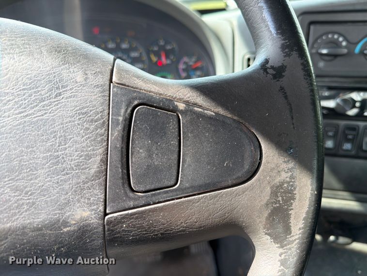 image for item FK4048 2007 International 8600 semi truck