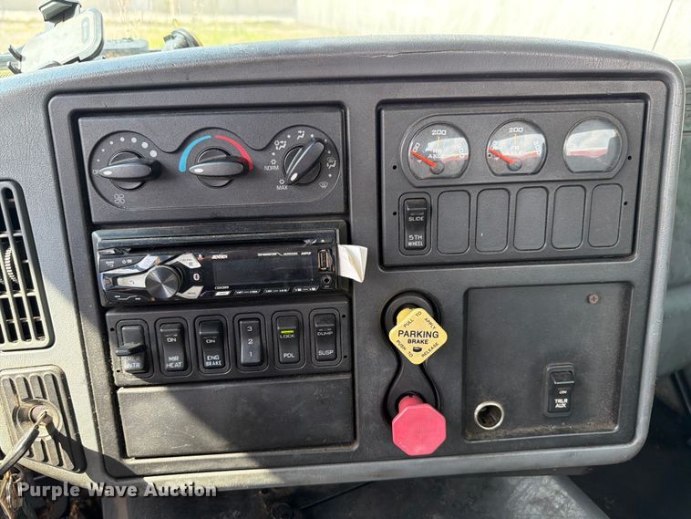 image for item FK4048 2007 International 8600 semi truck