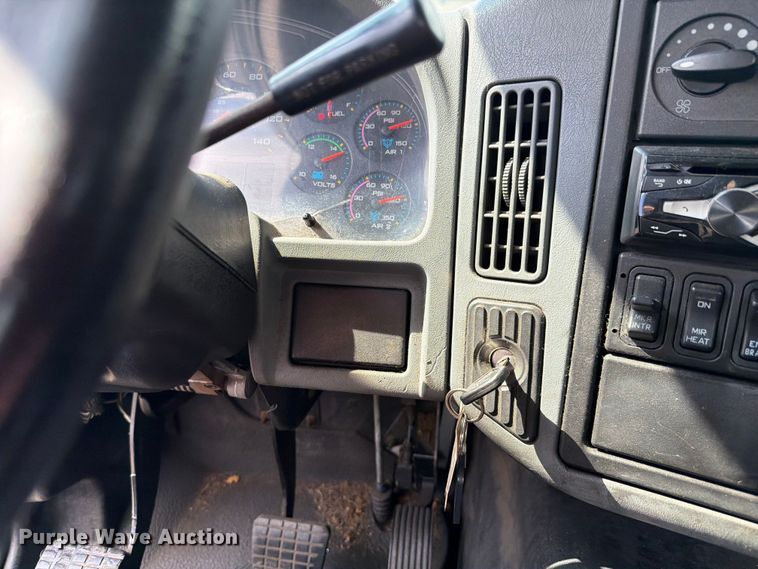image for item FK4048 2007 International 8600 semi truck