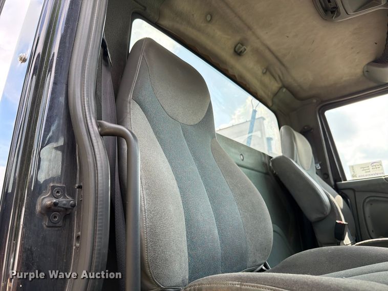 image for item FK4048 2007 International 8600 semi truck