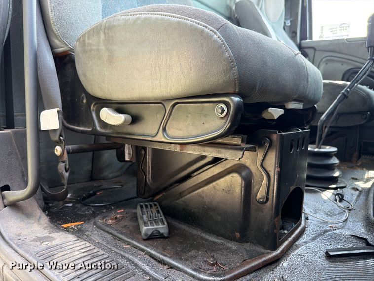 image for item FK4048 2007 International 8600 semi truck