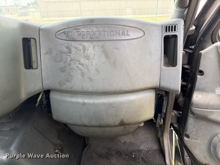 image for item FK4048 2007 International 8600 semi truck