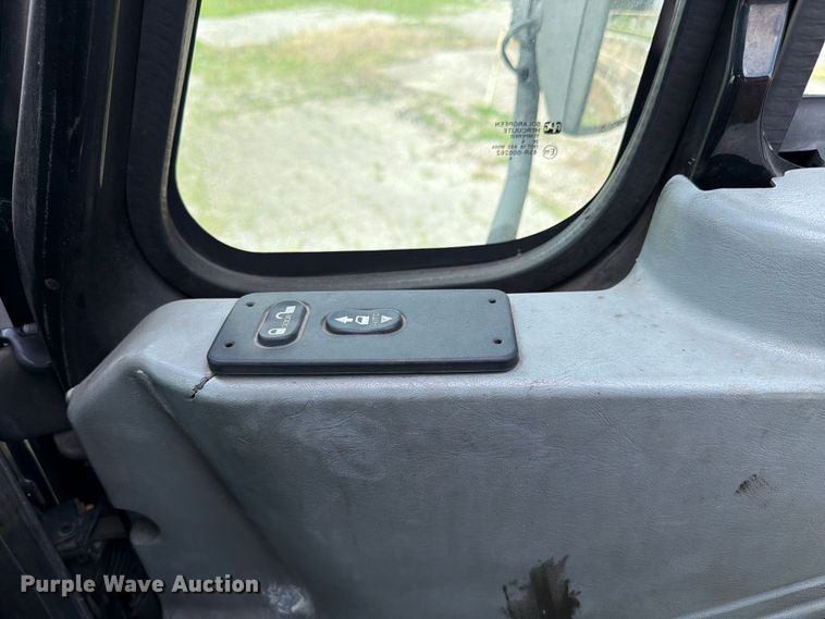 image for item FK4048 2007 International 8600 semi truck