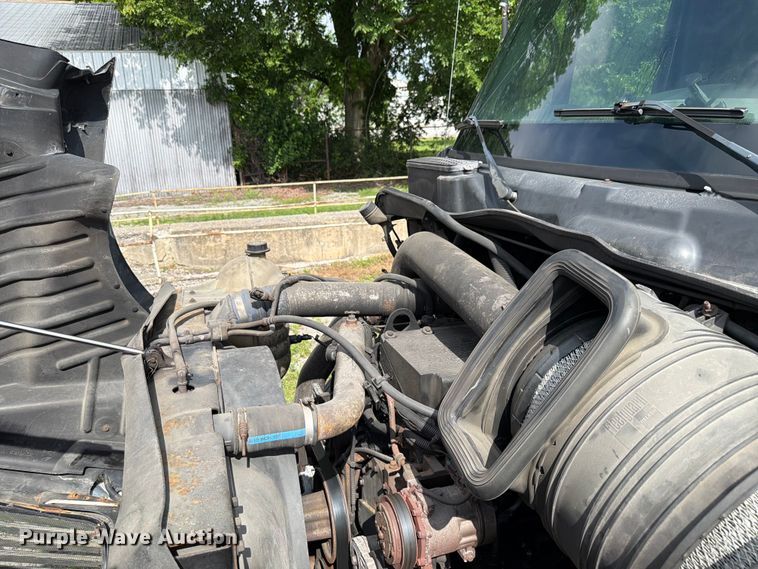 image for item FK4048 2007 International 8600 semi truck