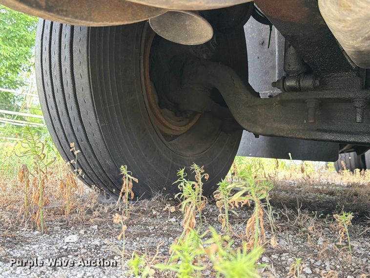 image for item FK4048 2007 International 8600 semi truck