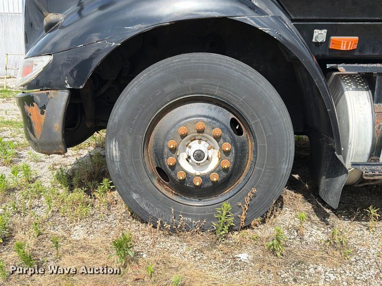 image for item FK4048 2007 International 8600 semi truck